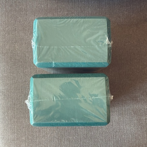 Set of Two Green Yoga Blocks - Picture 5 of 7